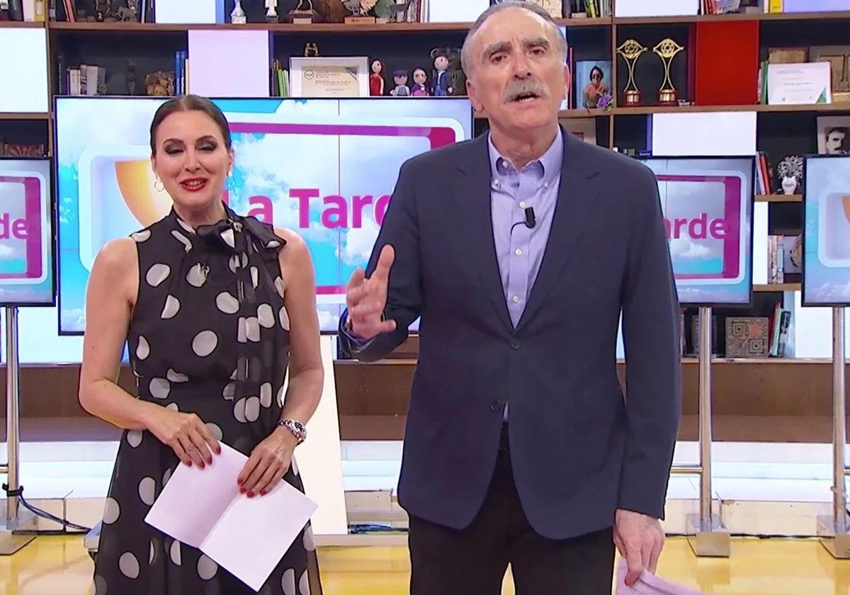 Eva Ruiz junto a Juan y Medio en una de las emisiones de 'La tarde, aquí y ahora'