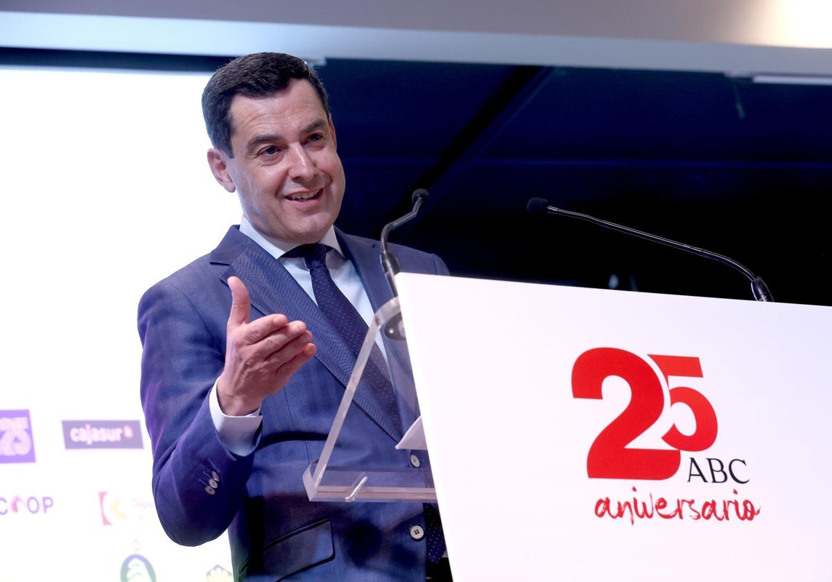 Juanma Moreno, ayer en la celebración del 25 aniversario de ABC en Córdoba.