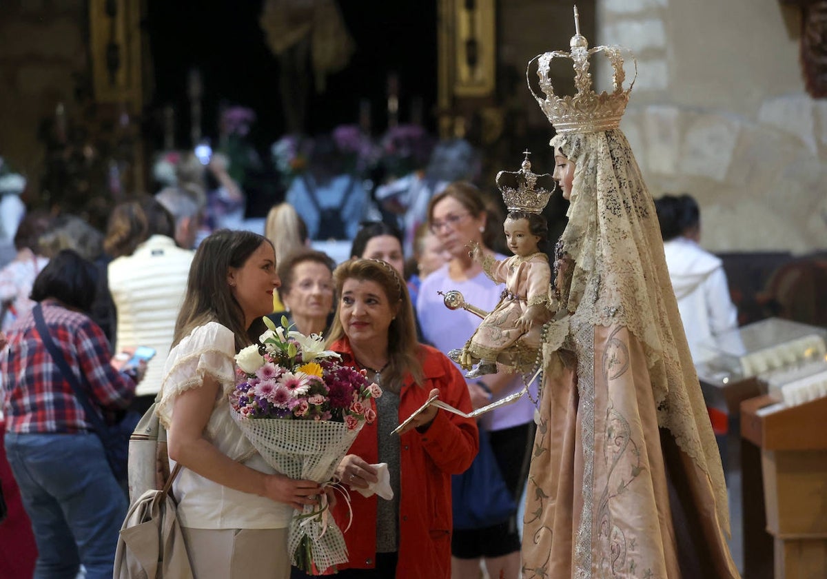El besamanos a la Virgen de los Remedios en Córdoba, en imágenes