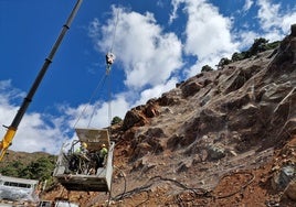 Empiezan las voladuras en la montaña para reabrir la A-397 que une Ronda con la Costa del Sol