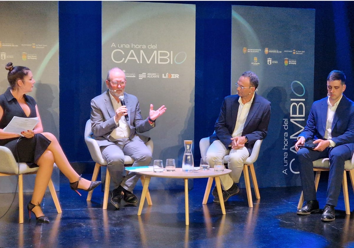 Imagen del encuentro A una hora del cambio en Alicante