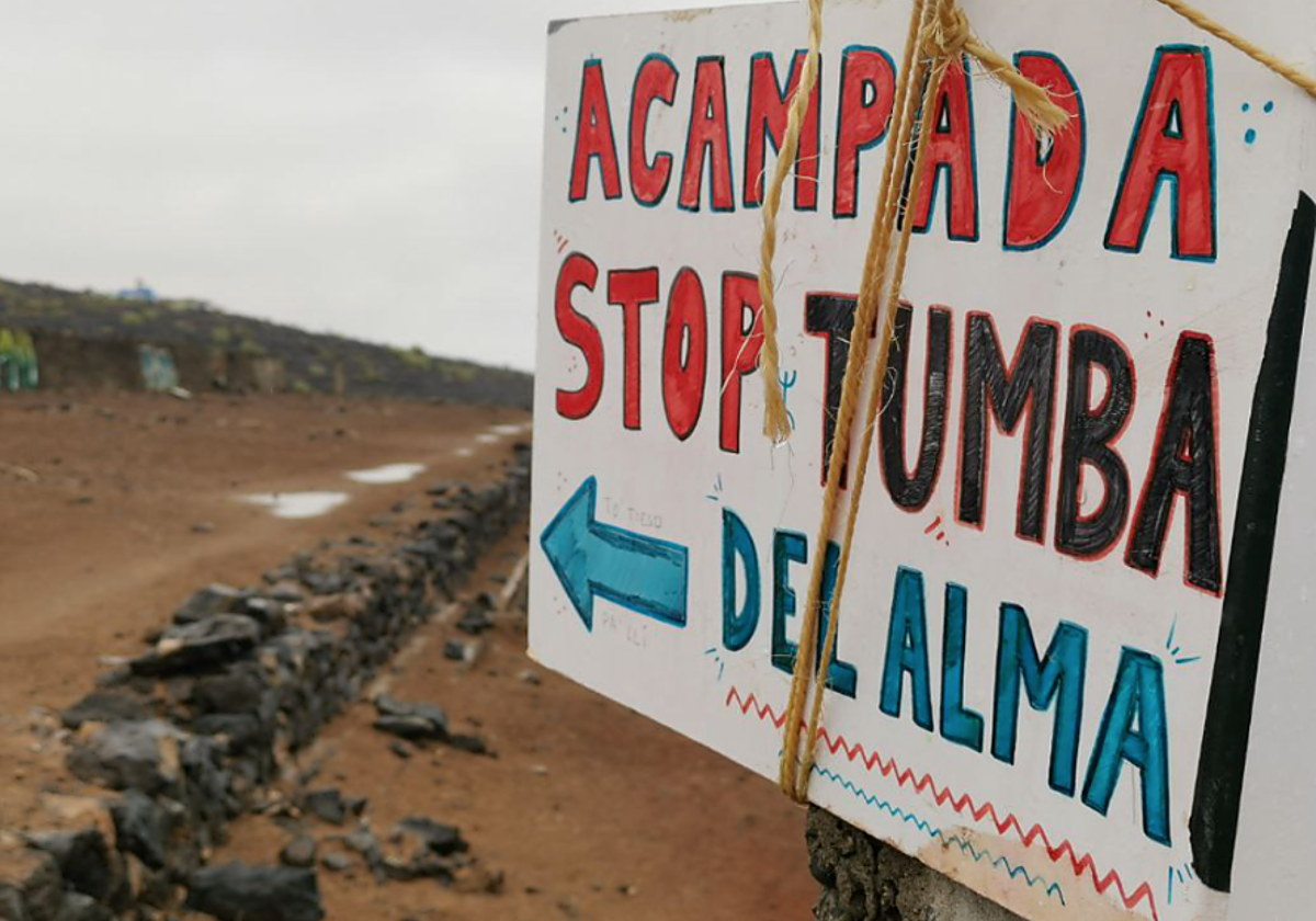 Cartel de protesta en la zona de obras de 'Cuna del Alma'