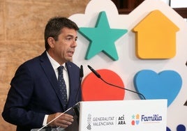 Mazón anuncia la recuperación del Observatorio de las Familias para «avanzar en eficiencia sin tics excluyentes»