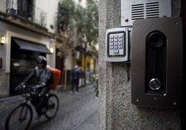 Madrid extenderá «algunas limitaciones» a los pisos turísticos a zonas fuera del centro