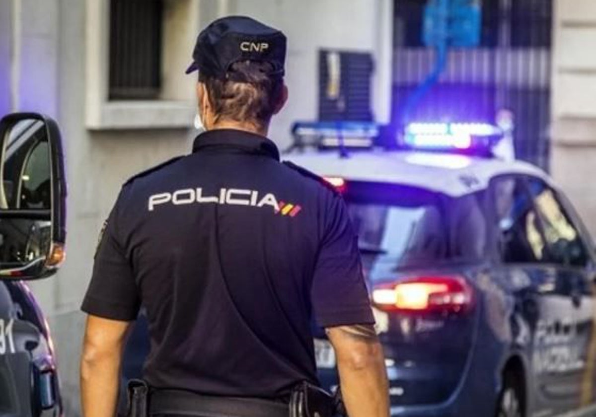 La Policía Nacional desmantela un punto negro de venta de cocaína cerca del mercado de Hellín