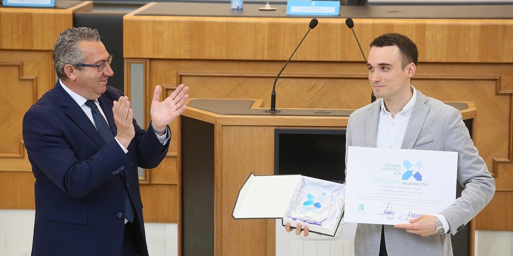 Un trabajo sobre la nueva tasa de residuos y sus riesgos gana los Premios Fernando Albi de la Diputación de Alicante