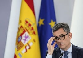El PP denuncia que Bolaños no acudirá al Senado para no responder sobre los wassaps de Ábalos y Sánchez