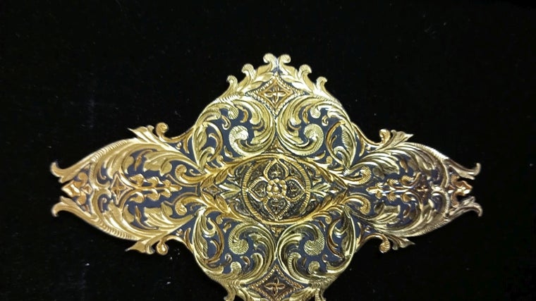 Broche damasquinado por Óscar Martín
