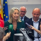 La consejera de Salud, Rocío Hernández, anunciando el proyecto tras la reunión con el alcalde de Cazorla