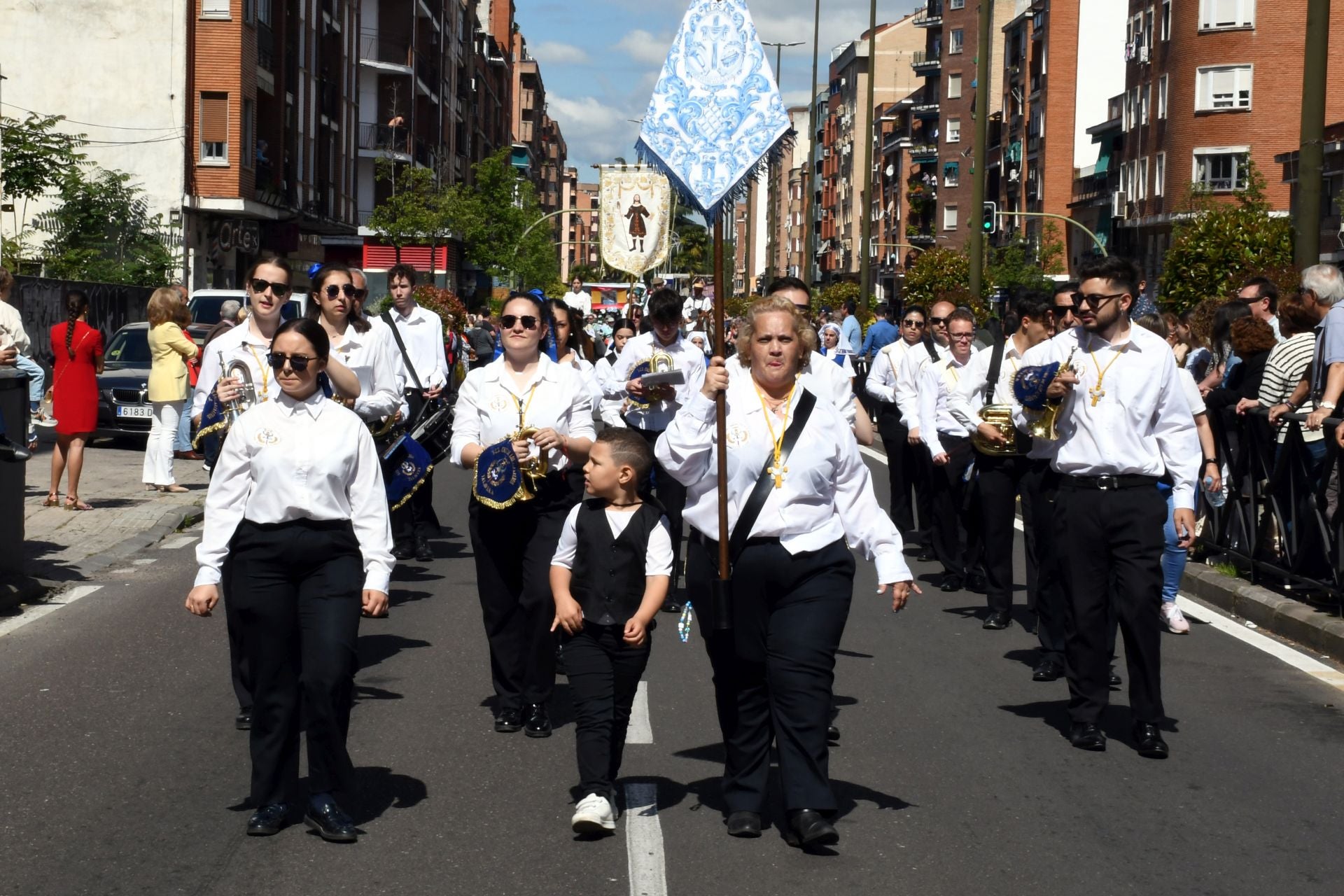 Talavera rinde homenaje a San Isidro con un cortejo multitudinario