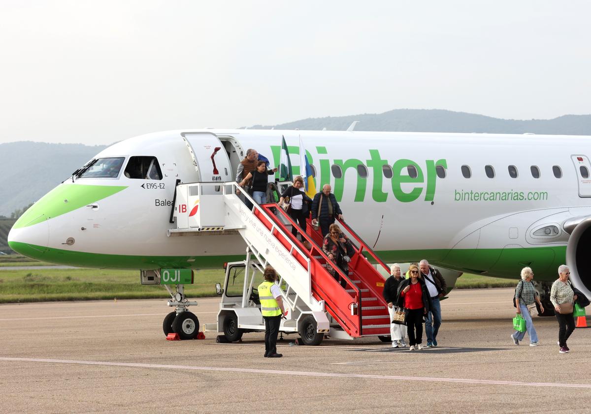 Primer vuelo de Binter que aterrizó en Cordoba el 1 de abril