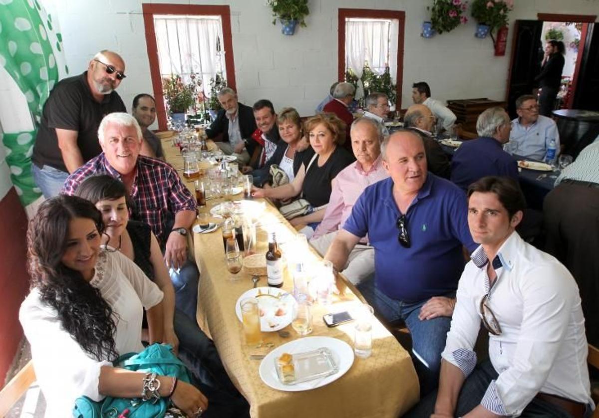 Imagen de archivo de un almuerzo en una caseta de la Feria de Córdoba