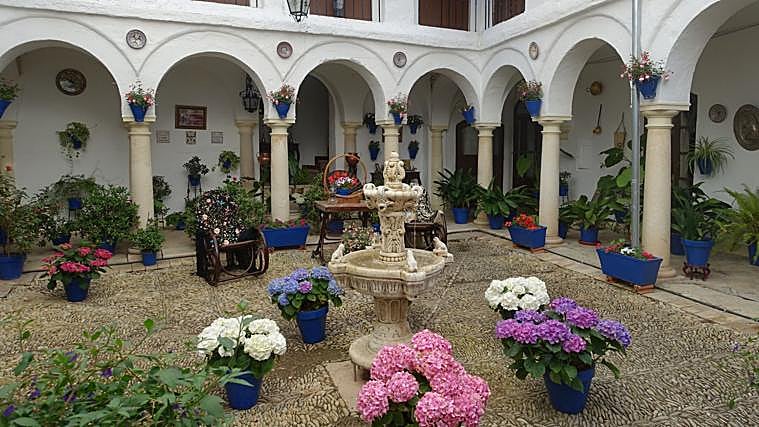 Tercer premio en la categoría de Patios, en Espejo