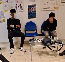 Capturan a tres atracadores tras apalear a un joven en la playa para robarle gracias al aviso de una vecina