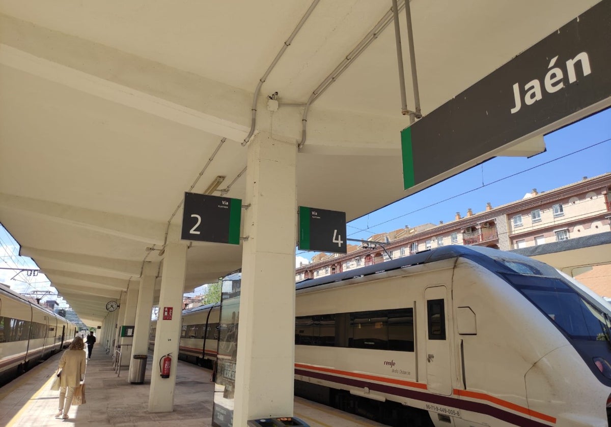 Trenes en la estación de Jaén
