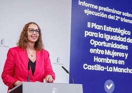 El paro femenino se ha reducido a la mitad en Castilla-La Mancha en los últimos 10 años, según Sara Simón