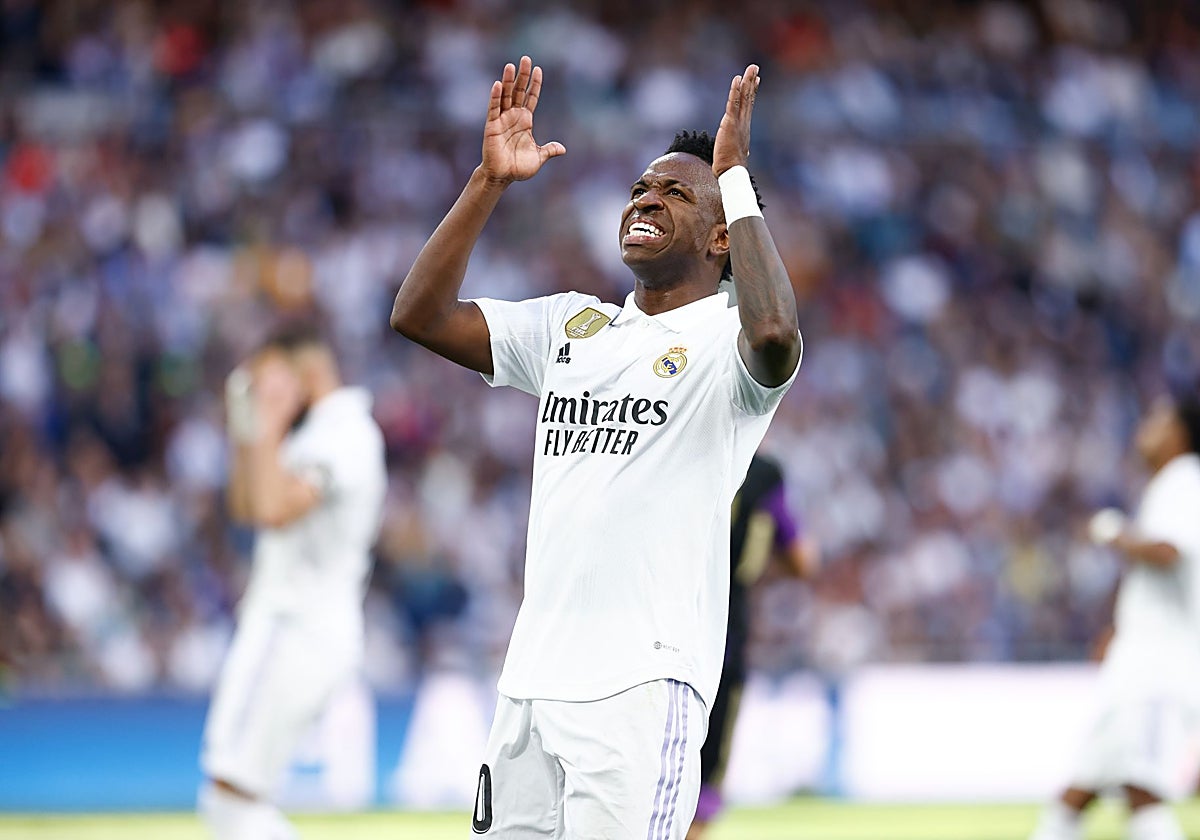 Pactan un año de cárcel y multas de hasta 1.600 euros los seguidores del Valladolid que llamaron «puto negro» a Vinicius