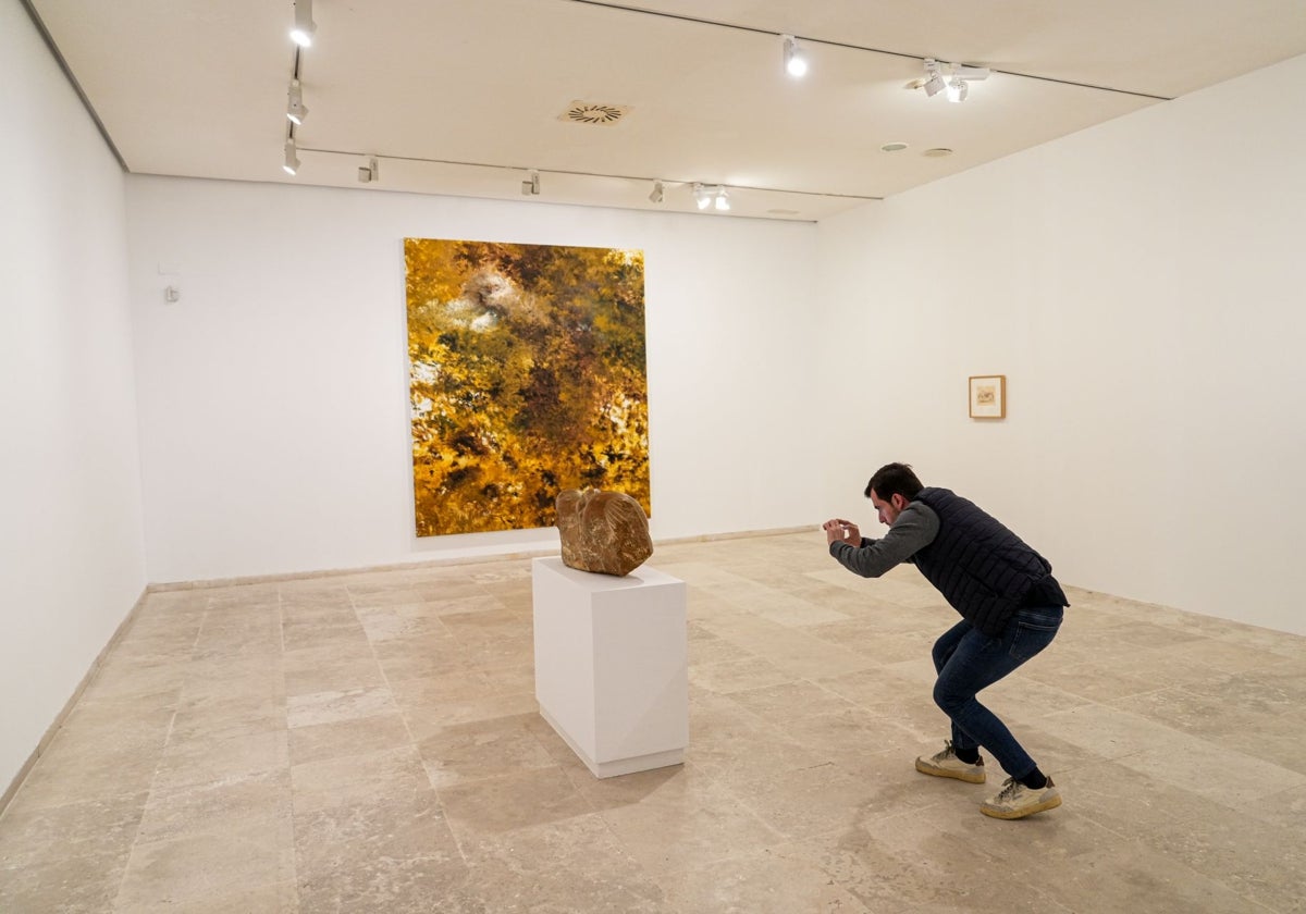Obras de Carlos León y Baltasar Lobo en la exposición 'Es solo una sensación'