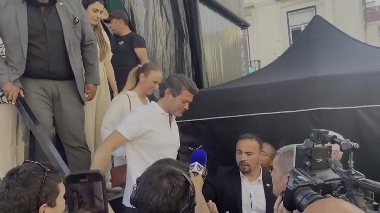 El líder de Chega participa por sorpresa en el cierre de campaña en Lisboa