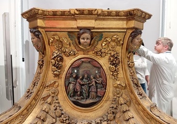 La peana de San Rafael de la iglesia del Juramento, en el IAPH para su restauración