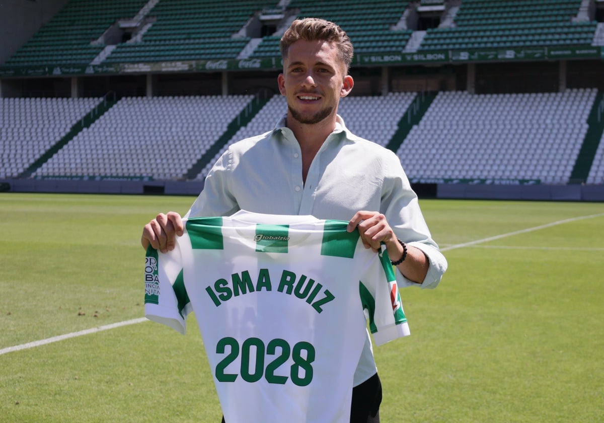Isma Ruiz celebra su renovación hasta 2028 con el Córdoba CF