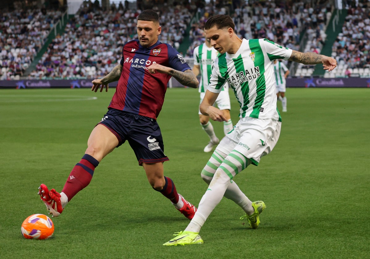 Álex Sala durante un partido ante el Levante en El Arcángel