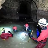 Por túneles y bajo el agua: así buscan la Guardia Civil y la UME a uno de los desaparecidos de la dana