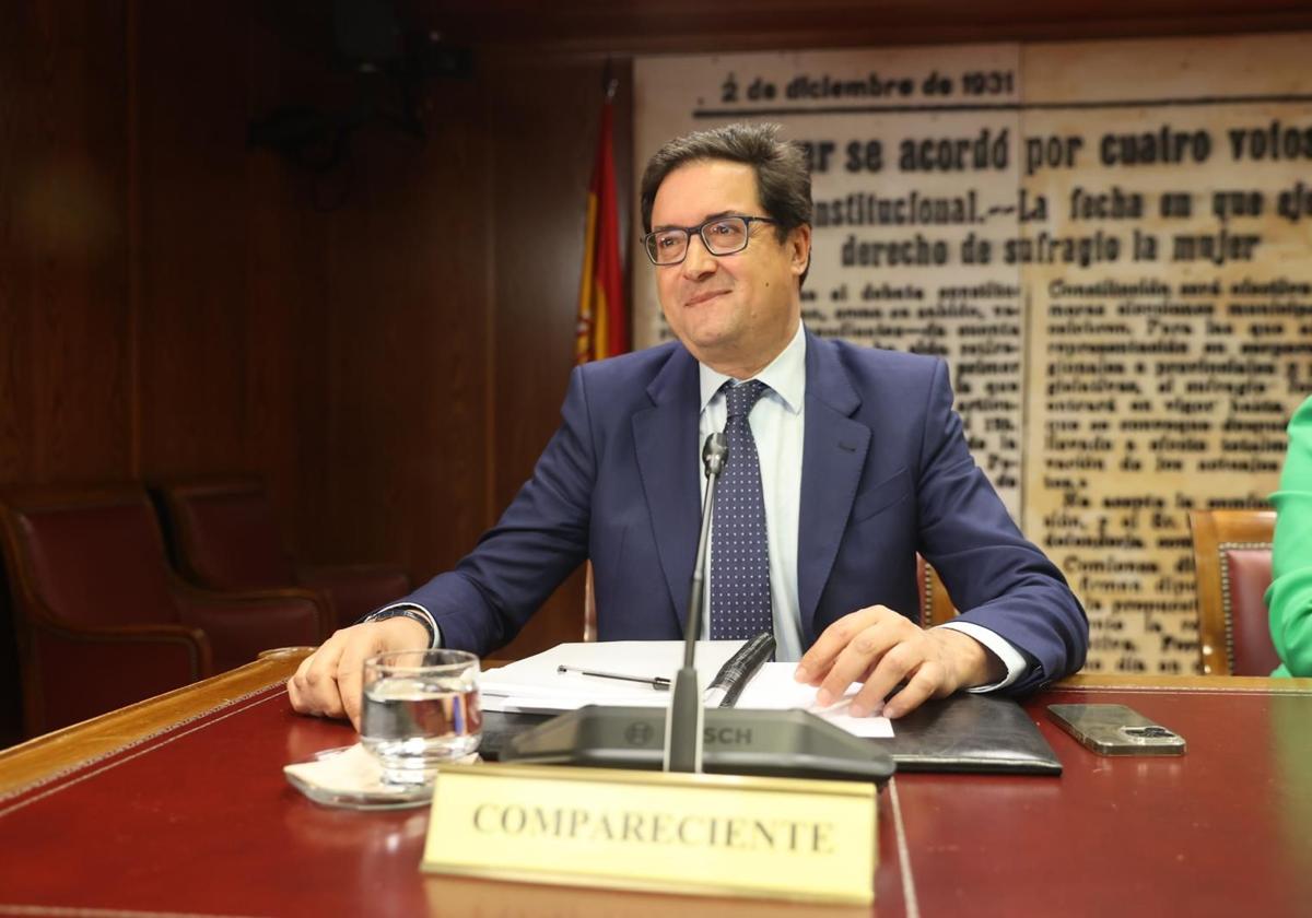 Óscar López protagoniza una tensa comparecencia en el Senado y niega conocer las fiestas de Ábalos en Paradores
