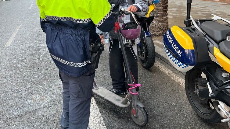 La Policía Local de Alicante pone 21 multas diarias a patinetes eléctricos, más de la mitad por invadir la vía peatonal