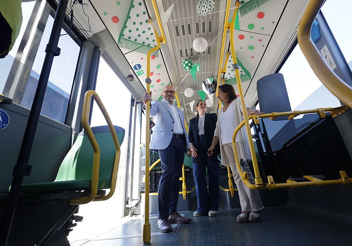 Jordano, Tamayo y Granados, en la presentación de las novedades del transporte a la Feria