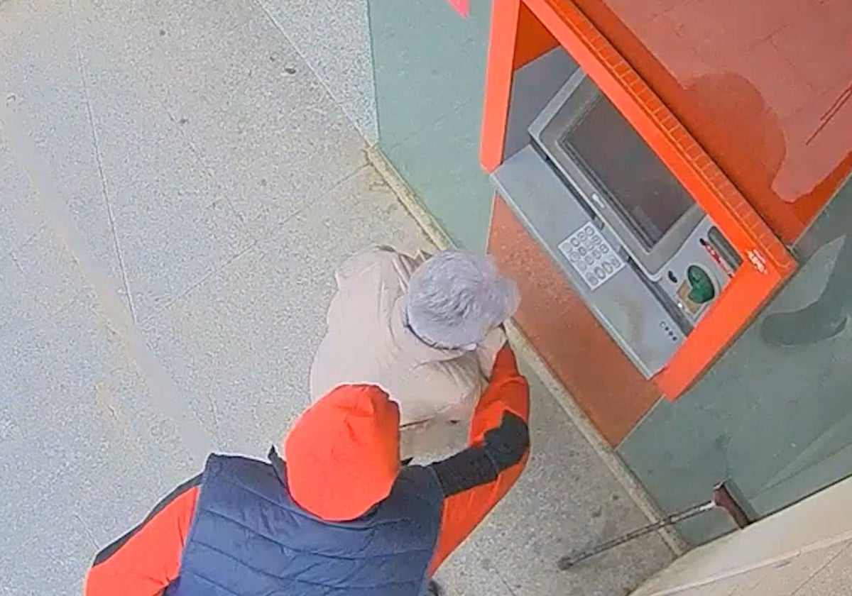 Imagen del atraco difundida por la Guardia Civil