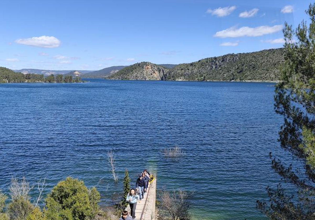 Aspecto del embalse de Entrepeñas, que ha bajado ligeramente de nivel y se mantiene en el 82% de su capacidad