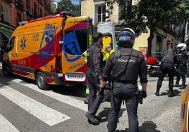 Apuñalan de gravedad a un joven en el cuello en el centro de Madrid