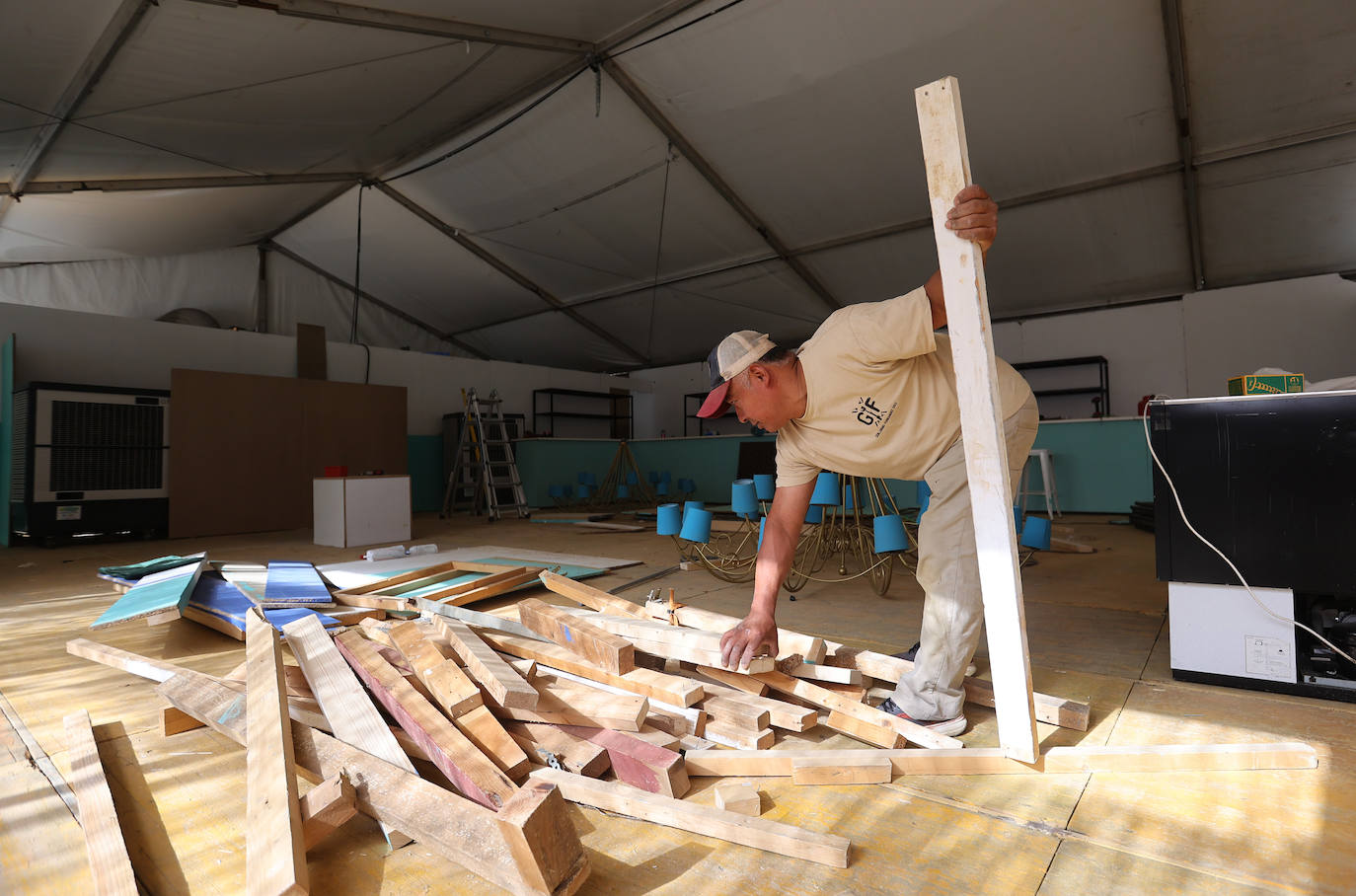 El montaje de las casetas de la Feria de Córdoba, en imágenes