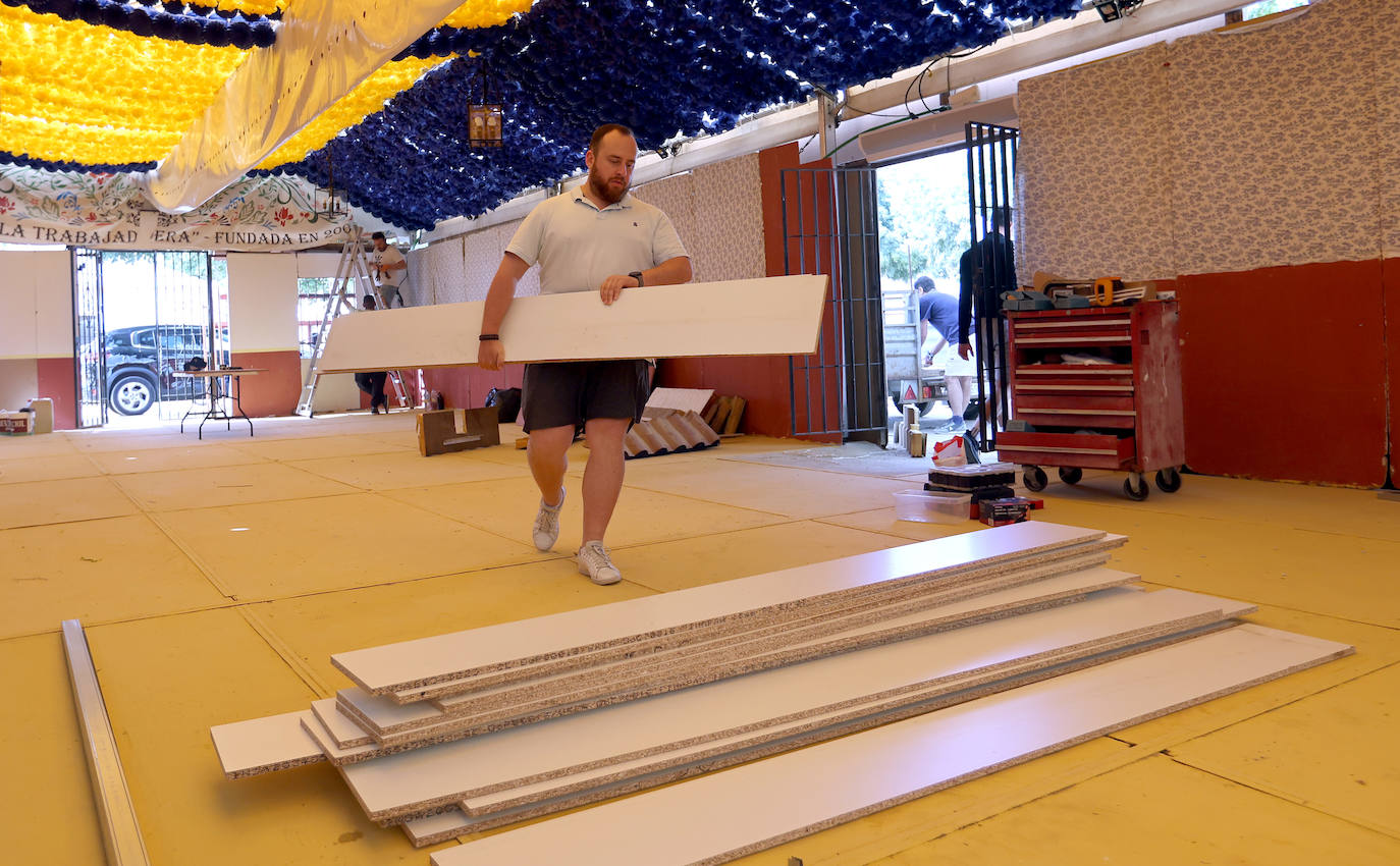 El montaje de las casetas de la Feria de Córdoba, en imágenes