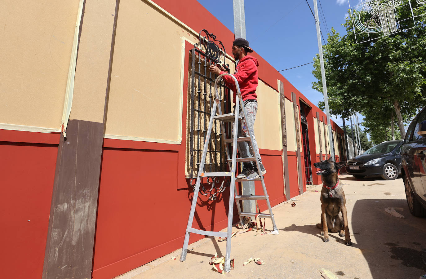 El montaje de las casetas de la Feria de Córdoba, en imágenes