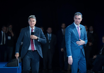 Jaume Guardiola, presidente del Cercle d'Economia, y Pedro Sánchez, presidente del Gobierno, en la reunión de la entidad a primeros de mes