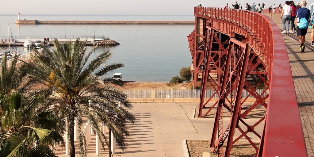 Almería, paraíso desconectado: a la cola del turismo andaluz por falta de comunicaciones