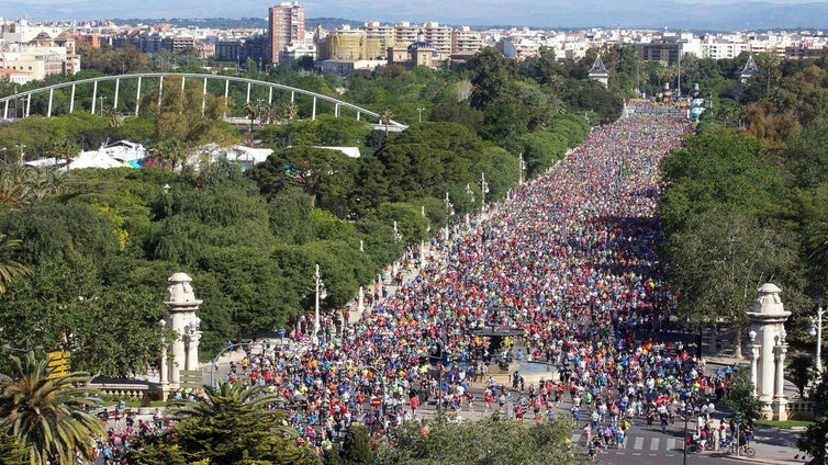 Calles cortadas hoy en Valencia y desvíos en líneas de la EMT por la Volta a Peu de este domingo 18 de mayo