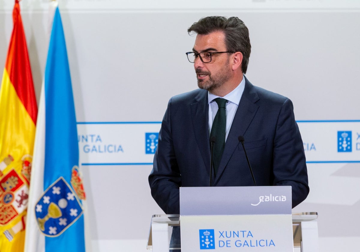 El conselleiro de Presidencia, Diego Calvo, en San Caetano