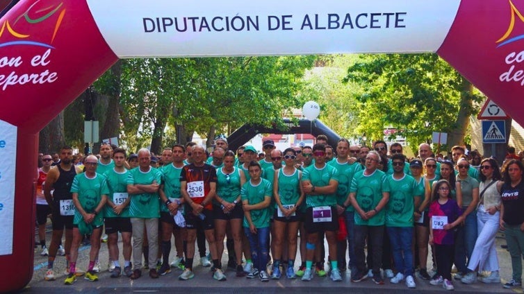 César López y Mari Carmen Risueño ganan la multitudinaria Media Maratón de Almansa