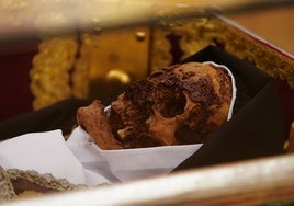 El obispo de Salamanca cree que «no es un acierto» mostrar el cuerpo de Santa Teresa porque «puede alentar el morbo»