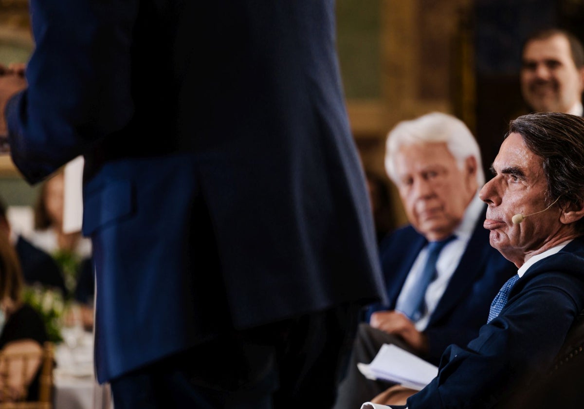 Los expresidentes Felipe González y José María Aznar en el Casino de Madrid