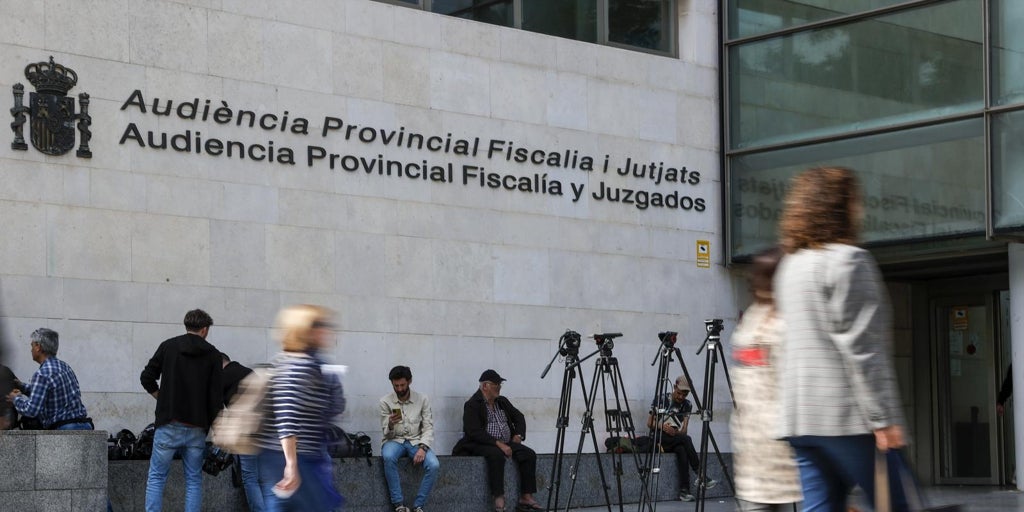 «Quiero hacer un trío»: acusado de violar a su exnovia mientras mantenía relaciones sexuales con su nueva pareja