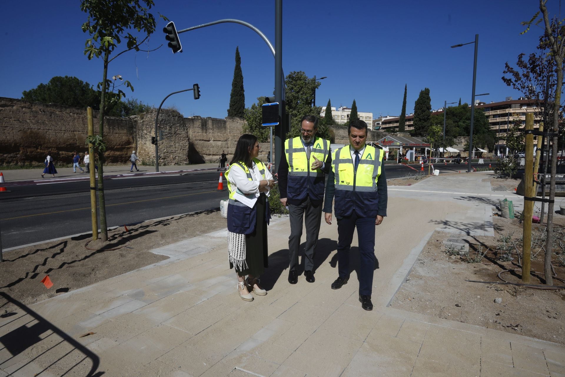 El nuevo aspecto de la Ronda del Marrubial con la calzada de cuatro carriles, en imágenes