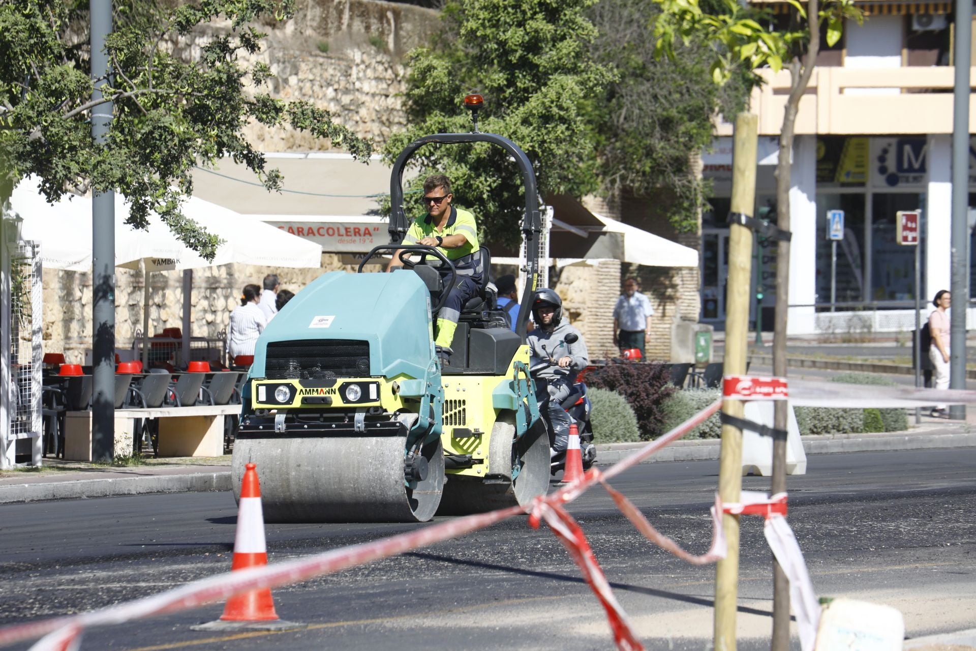 El nuevo aspecto de la Ronda del Marrubial con la calzada de cuatro carriles, en imágenes