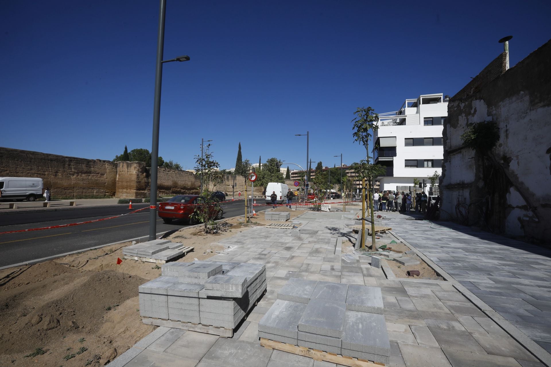El nuevo aspecto de la Ronda del Marrubial con la calzada de cuatro carriles, en imágenes