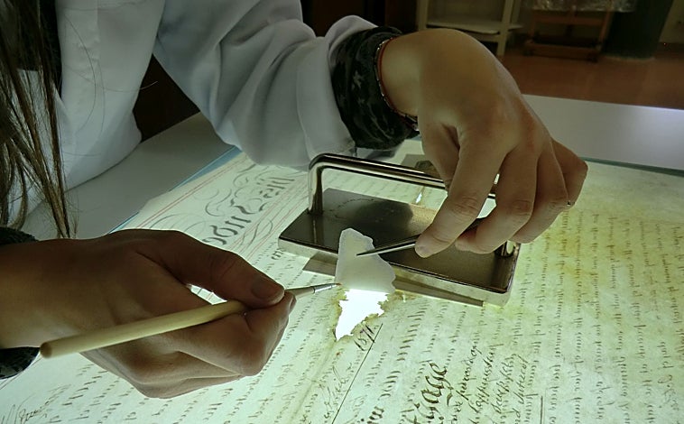 Imagen principal - Cuidar del pasado también es profesión con futuro