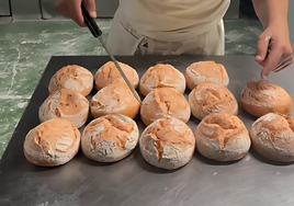 Un panadero de Córdoba hace el primer pan de mortadela: «No sabéis cómo huele»