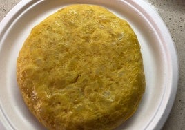 El influencer 'Cenando con Pablo' destroza la ¿mejor? tortilla de patatas de Zaragoza: «Parece envasada»